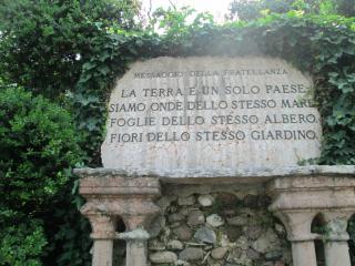 Il Parco giardino Sigurtà è un parco naturalistico di 60 ettari situato a Valeggio sul Mincio, in provincia di Verona, a 8 km da Peschiera del Garda_3